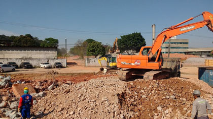 DEMOLIÇÃO E TERRAPLANAGEM